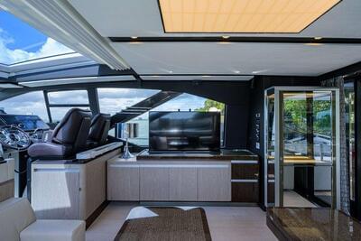  Azimut S7 Crimson  <b>Interior Gallery</b>