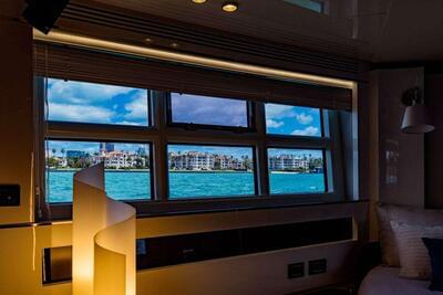  Azimut S7 Sea Bar  <b>Interior Gallery</b>