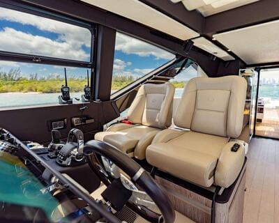  Azimut S7 Sea Bar  <b>Interior Gallery</b>