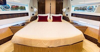  Azimut S7 Sea Bar  <b>Interior Gallery</b>