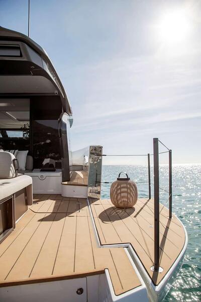  Azimut Seadeck 6  <b>Exterior Gallery</b>