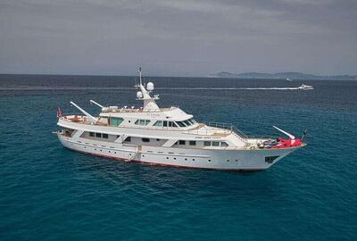 Benetti Custom Deneb's daughters