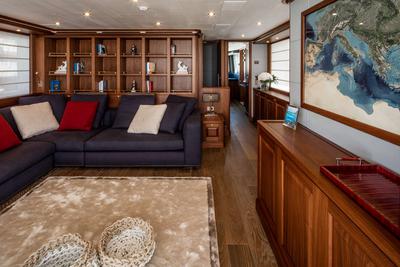 <b>Галерея интерьеров</b>  Cantiere delle Marche Darwin Class 102 Atlas 