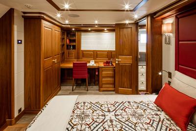 <b>Галерея интерьеров</b>  Cantiere delle Marche Darwin Class 102 Atlas 