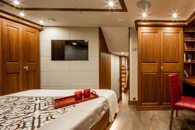  Cantiere delle Marche Darwin Class 102 Atlas  <b>Gallery</b>