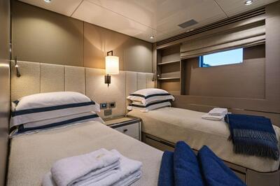 <b>Галерея интерьеров</b>  Cantiere delle Marche Darwin Class 102 Cape Cod II 