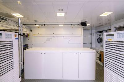 <b>Галерея интерьеров</b>  Cantiere delle Marche Darwin Class 102 Cape Cod II 