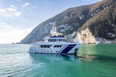 Cantiere delle Marche Darwin Class 86 Empire