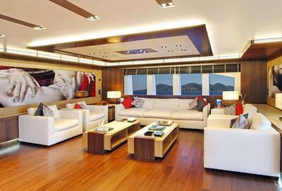  Columbus Custom Armada  <b>Interior Gallery</b>