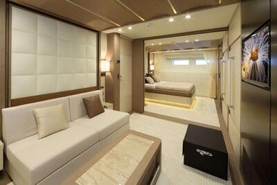  Columbus Sport 40M  <b>Interior Gallery</b>