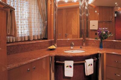 <b>Галерея</b>  Feadship Full Custom Mystique 