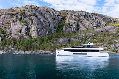 <b>Галерея</b>  Feadship Full Custom Gray Cliffs 