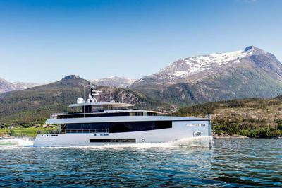 <b>Галерея</b>  Feadship Full Custom Gray Cliffs 