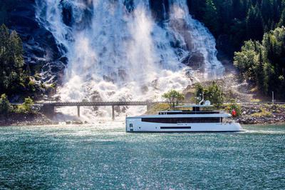 <b>Галерея</b>  Feadship Full Custom Gray Cliffs 