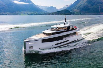 <b>Галерея</b>  Feadship Full Custom Gray Cliffs 