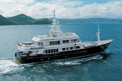 Feadship Full Custom Moonshadow