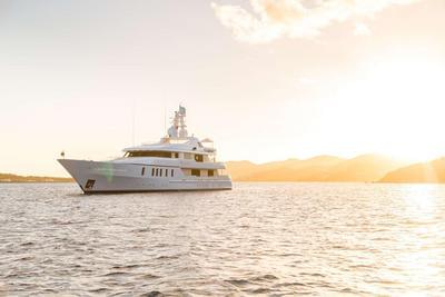  Feadship Full Custom Adventure  <b>Exterior Gallery</b>