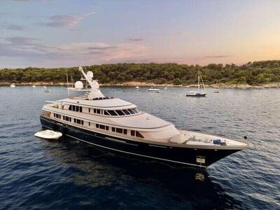 Feadship Full custom Aurora