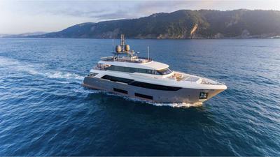 Ferretti Custom Line Navetta 33 Fifi