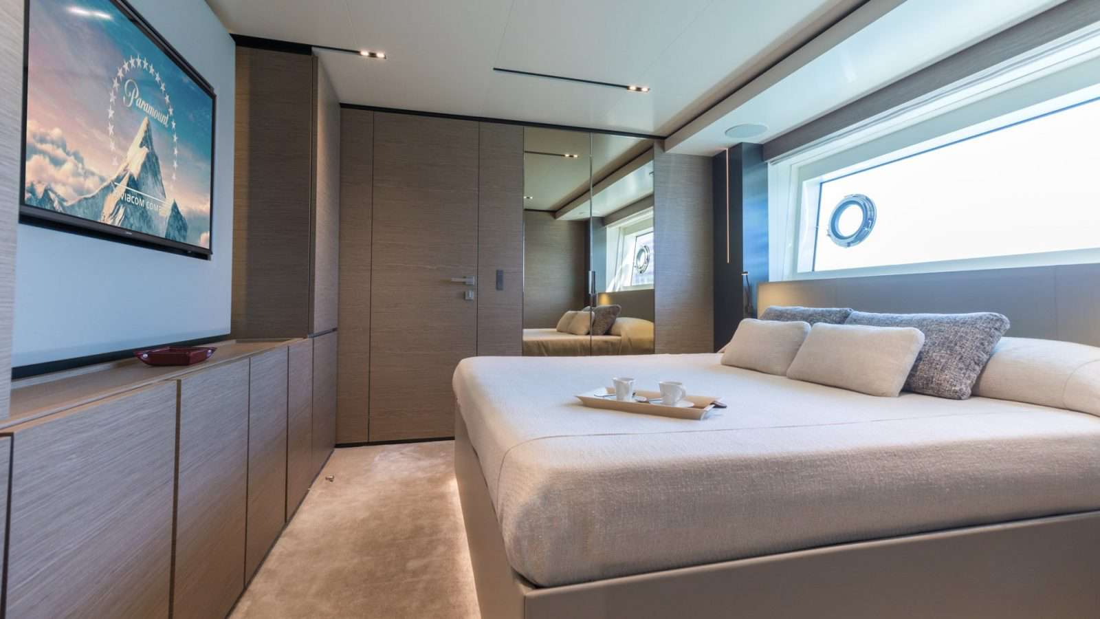 Ferretti Custom Line Navetta 33 Fifi