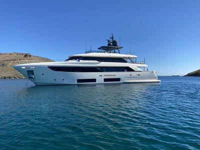 Ferretti Custom Line Navetta 33 Mac One