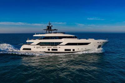 Ferretti Custom Line Navetta 37 Eros