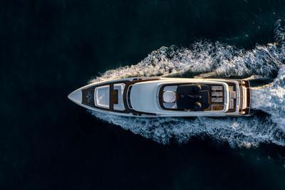 <b>Галерея</b>  Ferretti Custom Line Navetta 37 Eros 