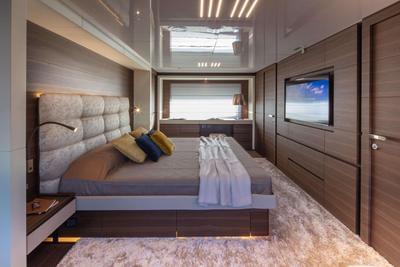 <b>Галерея интерьеров</b>  Ferretti Custom Line Navetta 37 Eros 