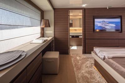 <b>Галерея интерьеров</b>  Ferretti Custom Line Navetta 37 Eros 