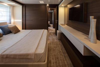 <b>Галерея интерьеров</b>  Ferretti Custom Line Navetta 37 Eros 