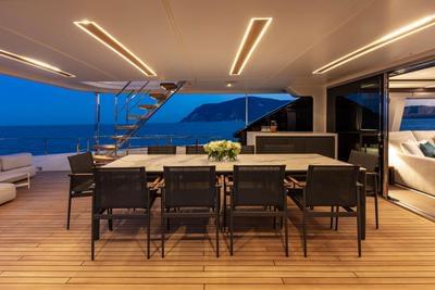 <b>Галерея интерьеров</b>  Ferretti Custom Line Navetta 37 Eros 