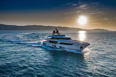 <b>Галерея</b>  Ferretti Custom Line Navetta 37 Eros 