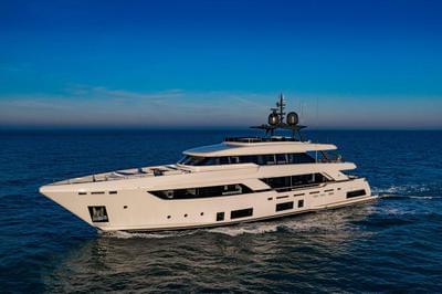 <b>Галерея</b>  Ferretti Custom Line Navetta 37 Eros 