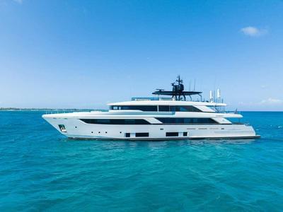 Ferretti Custom Line Navetta 42 Asante