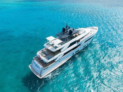 <b>Галерея</b>  Ferretti Custom Line Navetta 42 Asante 