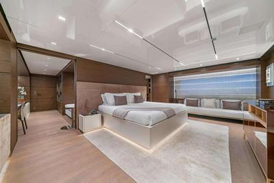 <b>Галерея интерьеров</b>  Ferretti Custom Line Navetta 42 Asante 