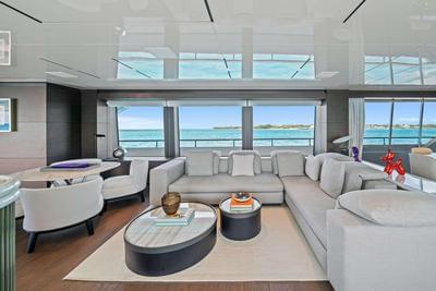 <b>Галерея интерьеров</b>  Ferretti Custom Line Navetta 42 Asante 