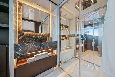 <b>Галерея интерьеров</b>  Ferretti Custom Line Navetta 42 Asante 