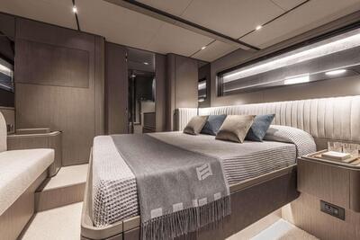 <b>Галерея интерьеров</b>  Ferretti Infynito 90 