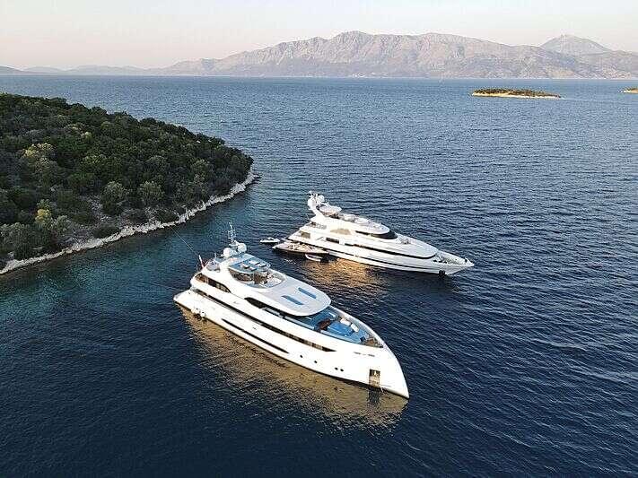  Heesen Diaship 4300 Harbour moon  <b>Exterior Gallery</b>