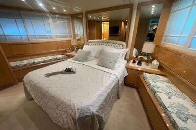 <b>Галерея интерьеров</b>  Mangusta 90 Yeratel 