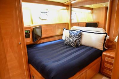  Mangusta Maxi Open 105 Allure  <b>Interior Gallery</b>