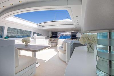 <b>Галерея интерьеров</b>  Mangusta Maxi Open 108 Dayboat 