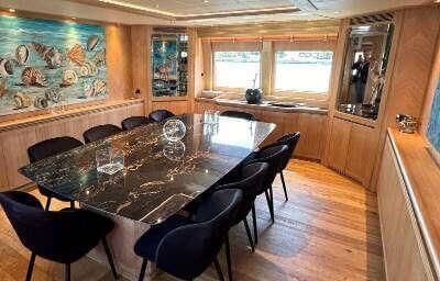 <b>Галерея интерьеров</b>  Mondomarine Custom Christina v 