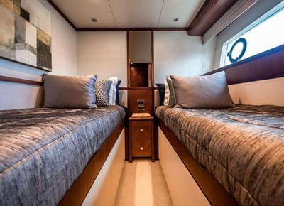  Ocean Alexander 85e Phoenix  <b>Interior Gallery</b>