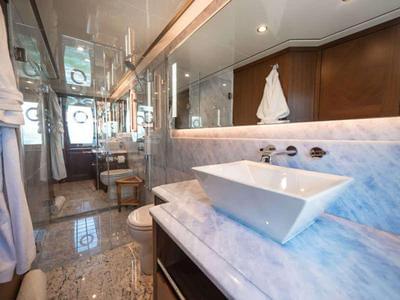  Ocean Alexander 85e Phoenix  <b>Interior Gallery</b>