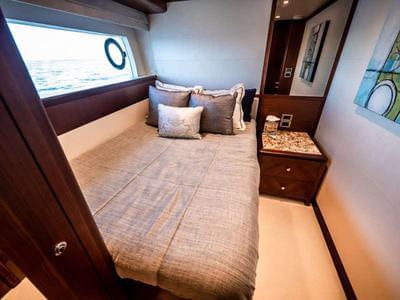  Ocean Alexander 85e Phoenix  <b>Interior Gallery</b>