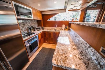 <b>Галерея интерьеров</b>  Ocean Alexander 90 skylounge 2015 Gusto II 