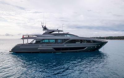 <b>Галерея</b>  Riva 110 Dolcevita Onyx 