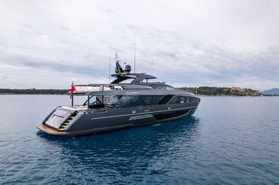 <b>Галерея</b>  Riva 110 Dolcevita Onyx 